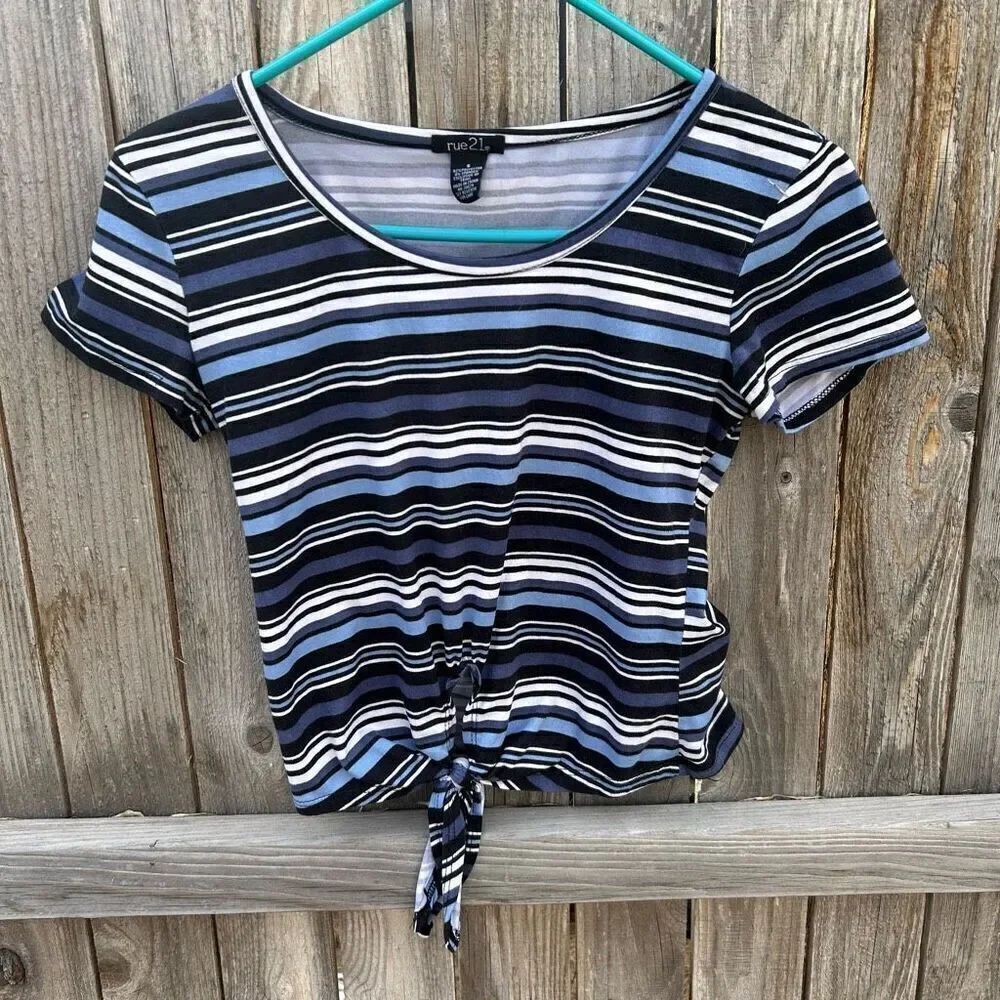 Rue21 tshirt short sleeve crop size small